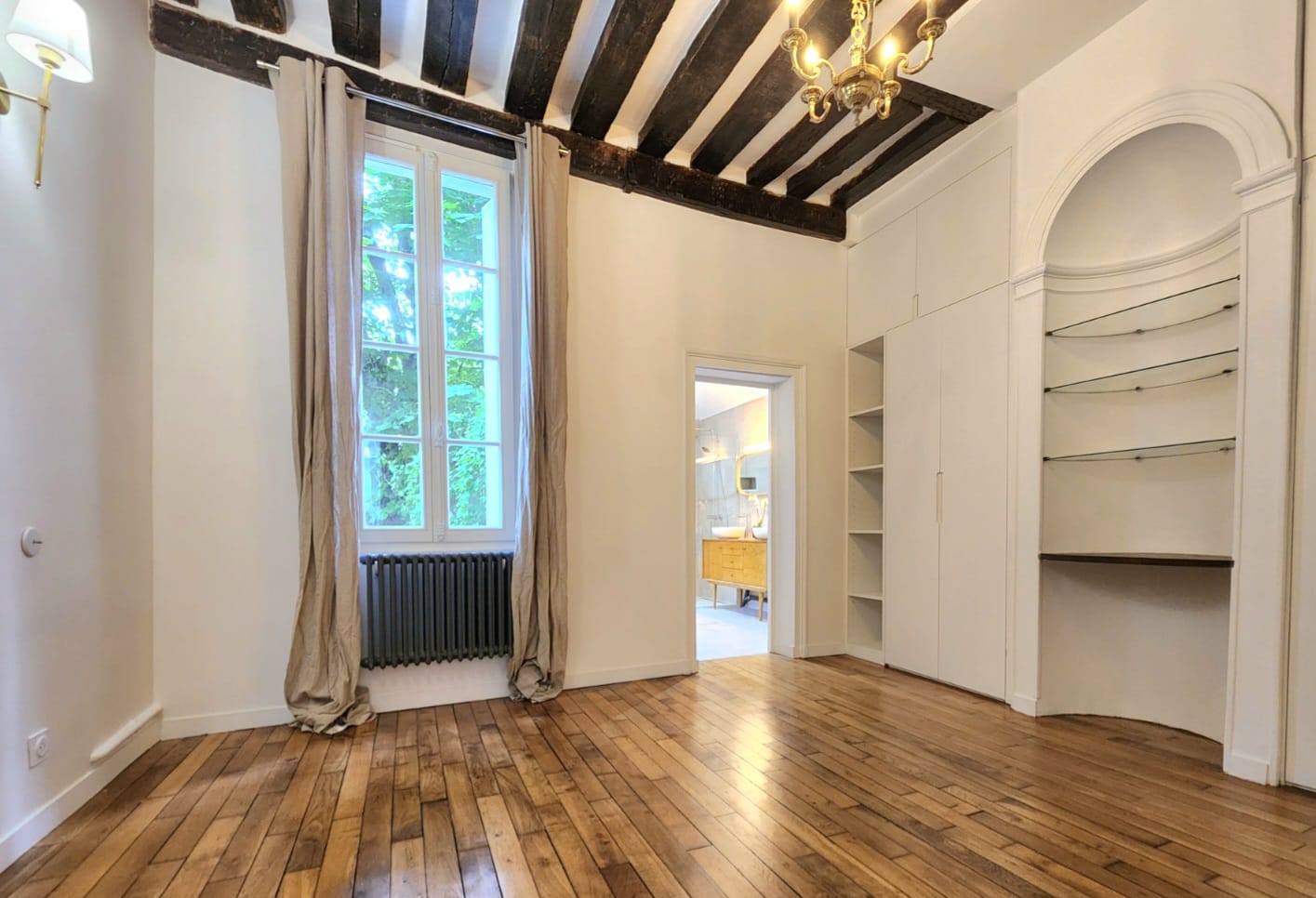 Chambre — Vue depuis l'entrée